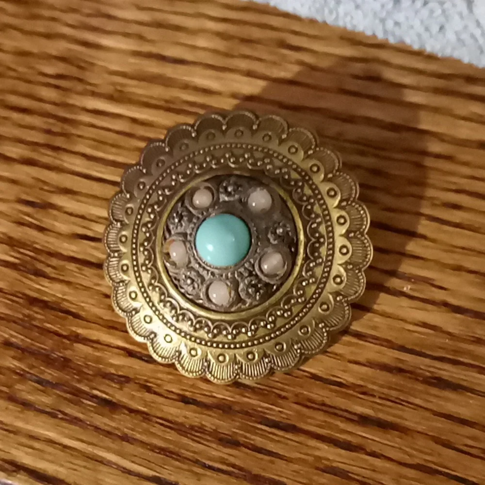 **Vintage Bronze Medallion Brooch - Picture 2 of 6